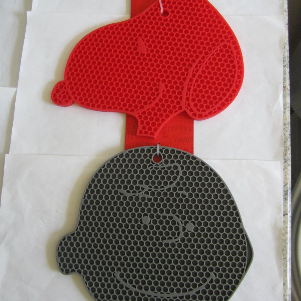 Snoopy Charlie Brown Peanuts 2 Pk Silicone Trivets